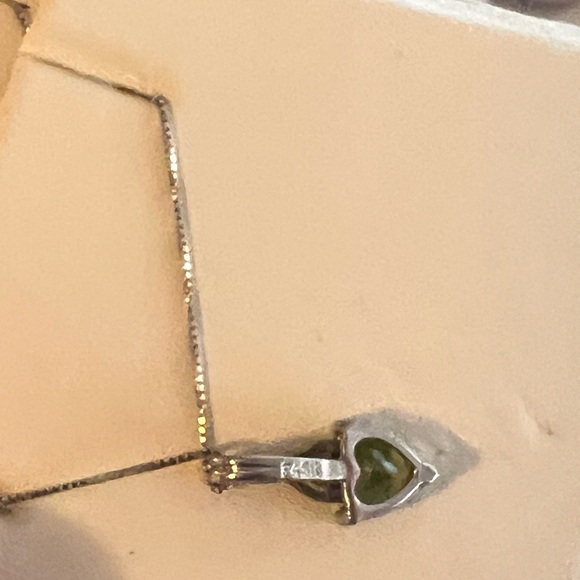 Devons Fine Jewelers: Peridot necklace - Picture 6 of 6